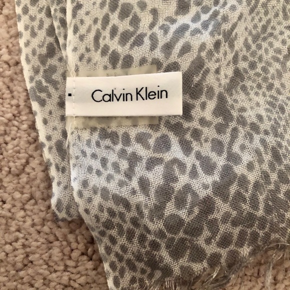🧣Calvin Klein Scarf 🧣 - Picture 6 of 6